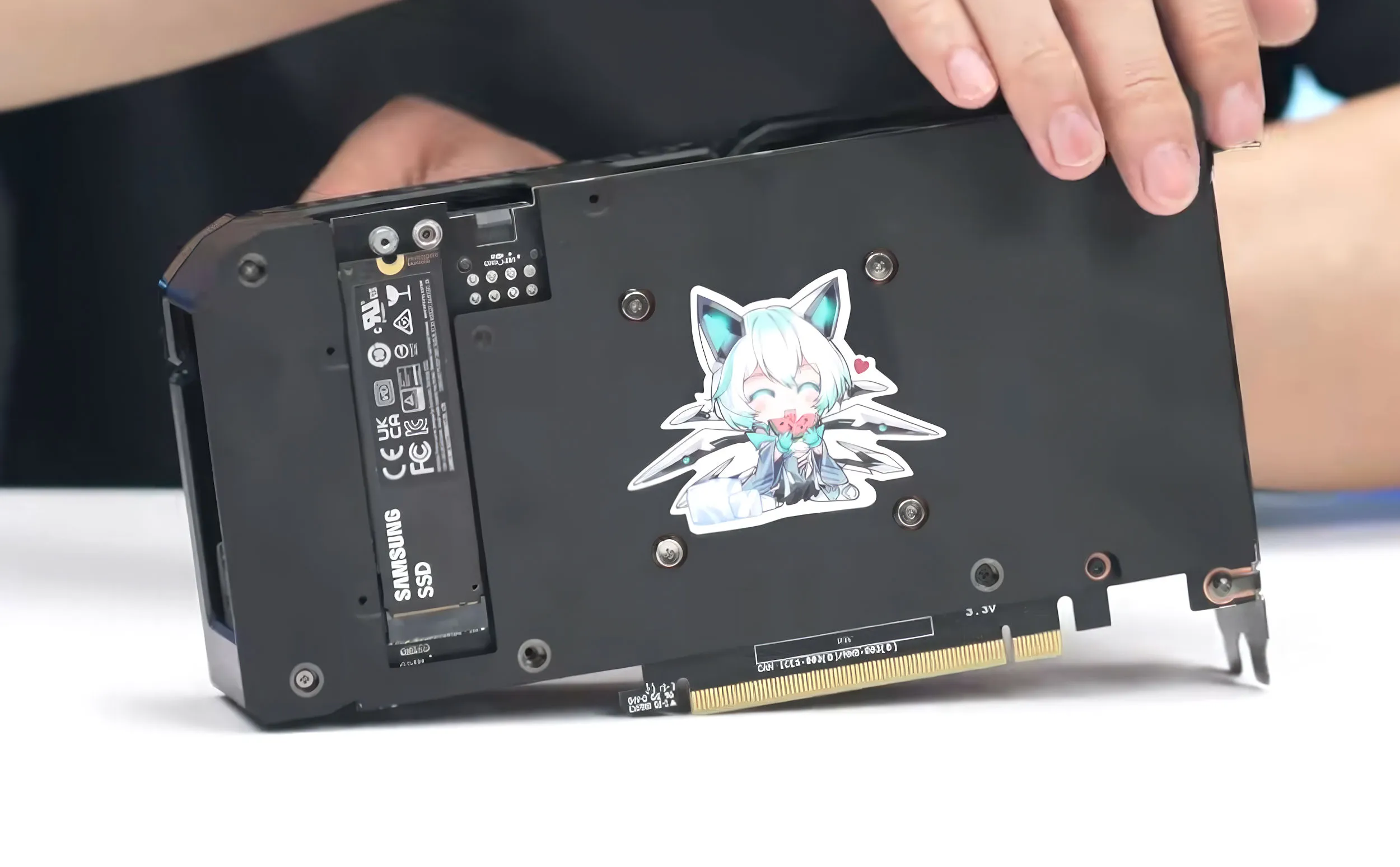 ASUS Memamerkan GPU Nvidia RTX 4060 Ti dengan Slot M.2 SSD